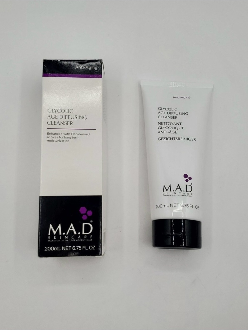 Glycolic Age Diffusing Cleanser - White/Purple